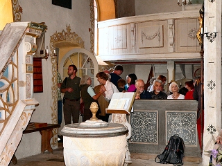 in der Kirche 8